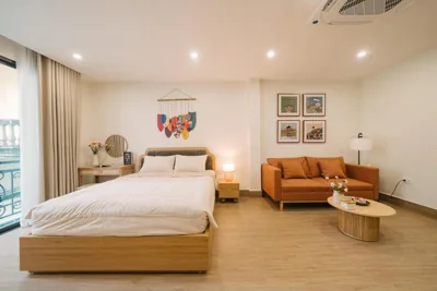 Queen Studio — Beige Home